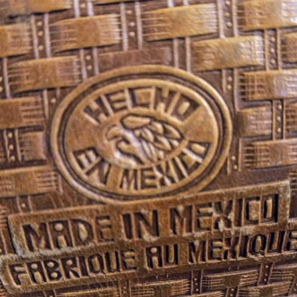 1970'S RARE MEXICAN TOOLED LEATHER AND NATURAL COWHIDE PURSE 12" X 10" - Picture 9 of 10